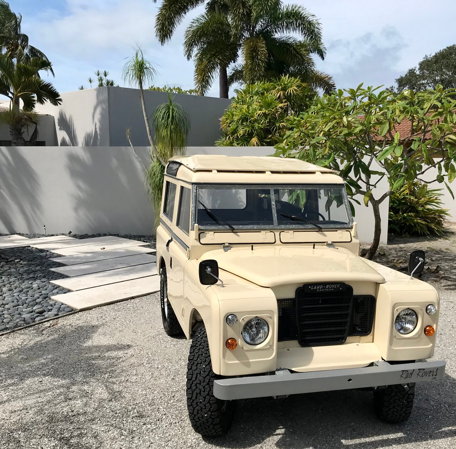 Carlos — front
